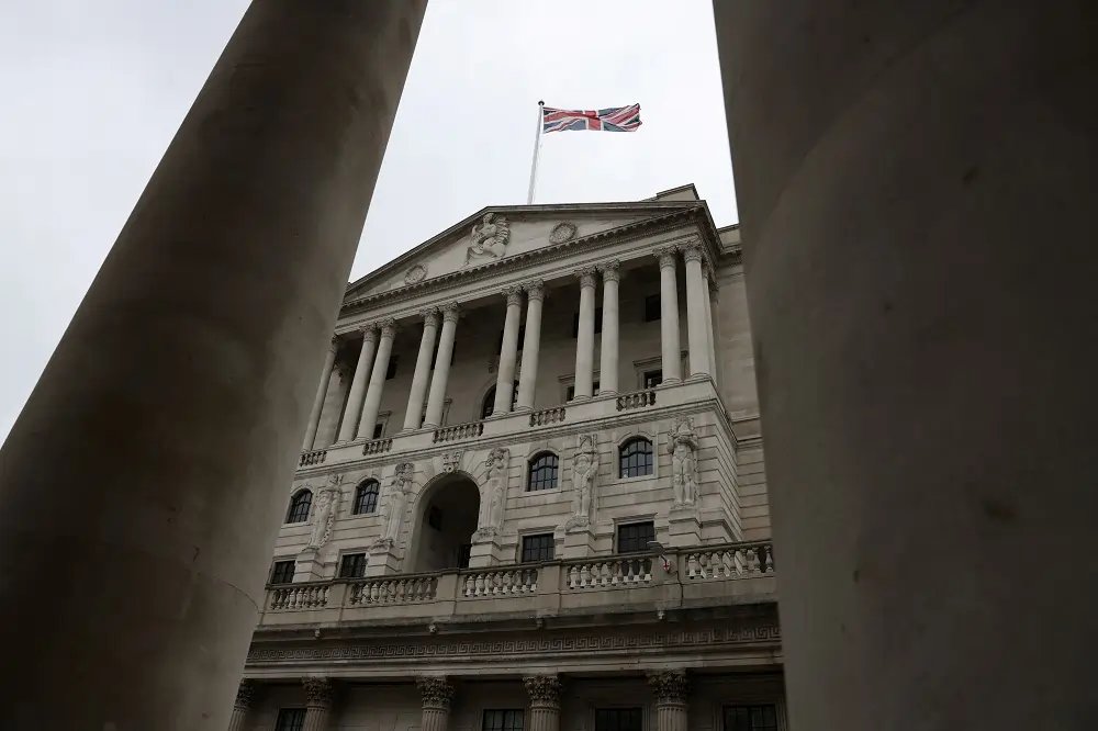 Bank of England building with interest rate announcement - Global Banking & Finance Review