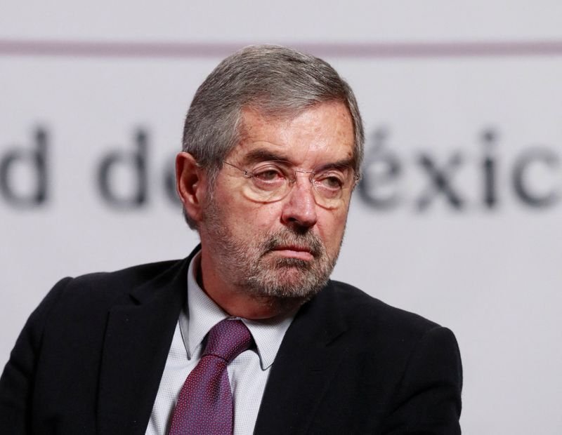 Mexico's foreign minister discusses US migrant policy - Global Banking & Finance Review