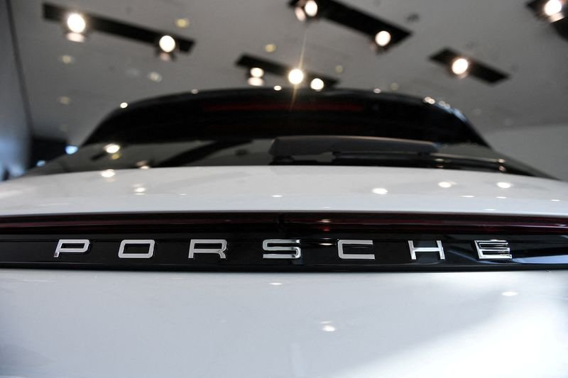 Image for Porsche starts talks to end CFO, sales chief contracts
