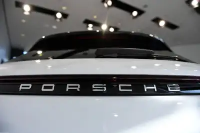 Image for Porsche starts talks to end CFO, sales chief contracts