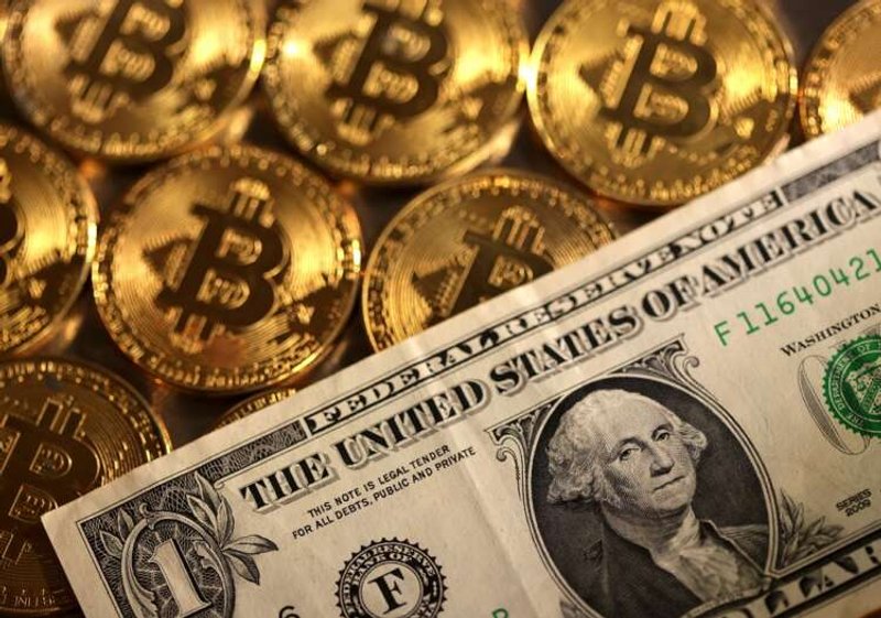 Image for Dollar rises as US business activity ticks up in October