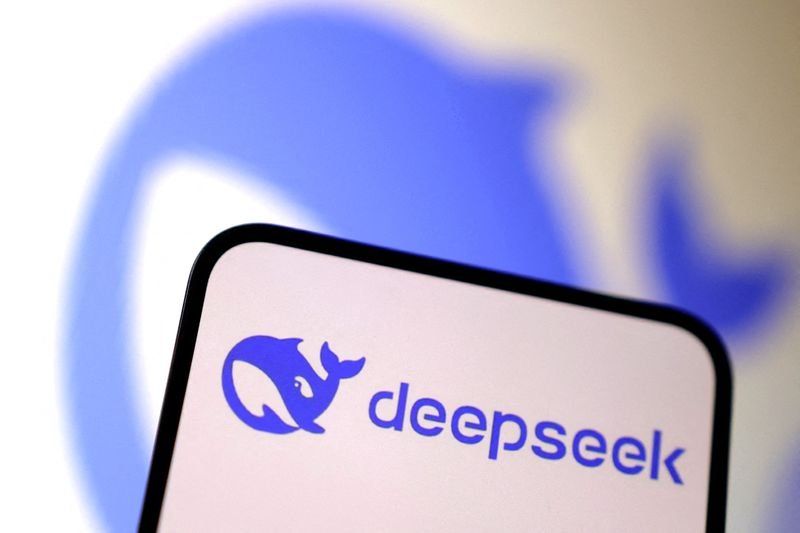 Image illustrating DeepSeek app's unavailability on Apple and Google stores in Italy - Global Banking & Finance Review