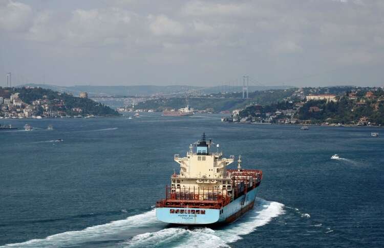 Oil tanker navigating the Bosphorus, highlighting shipping risks amid Ukraine-Russia conflict - Global Banking & Finance Review