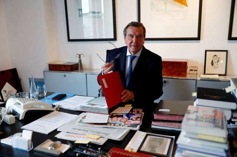 Image for Analysis-Schroeder throws in towel as German industry clings on to Russian gas