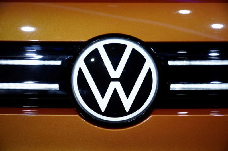 Image for Volkswagen lifts margin target on demand for premium cars