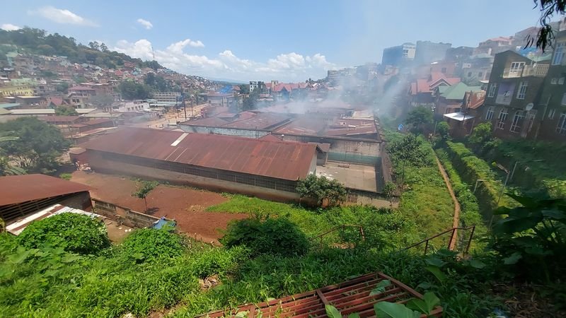 Image for Congo rebels promise security in Bukavu after looting