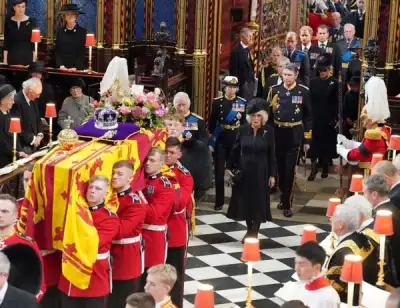 Image for Royals’ grief for queen shows through ceremonial pageantry