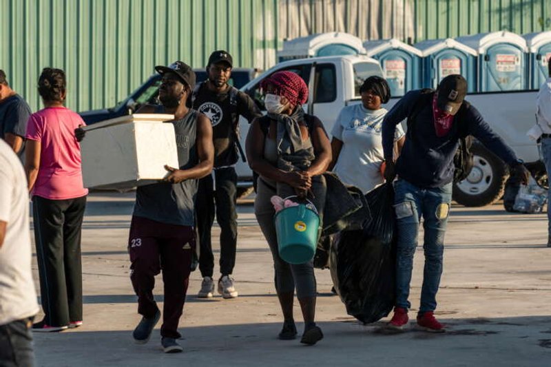 Image for Haitian migrants on the move weigh jobs in Mexico after clearout