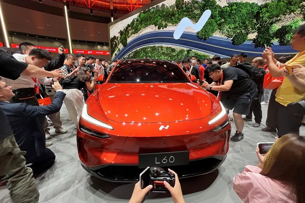 Nio and Li Auto electric vehicles showcasing buying incentives in China - Global Banking & Finance Review