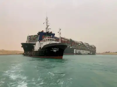 Image for Oil gains more than $3/bbl after Suez Canal ship grounding
