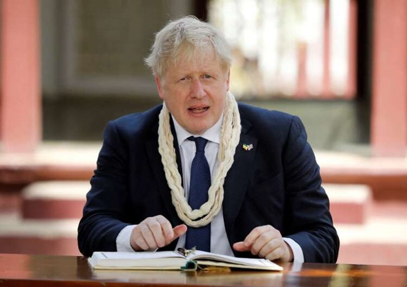 Image for UK’s Johnson says under-fire Sunak to remain finance minister