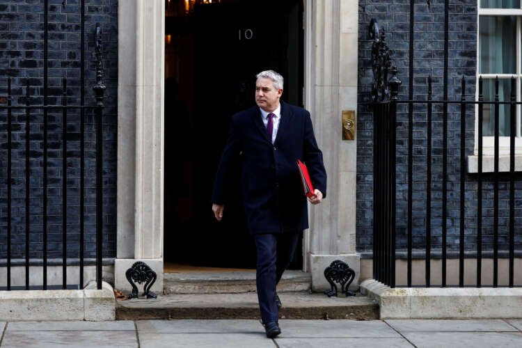 Image for British doctors’ strikes risk patient safety, minister says