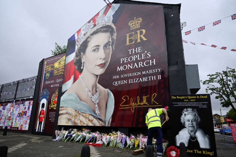 Image for With Queen Elizabeth’s death, republicans sense their chance