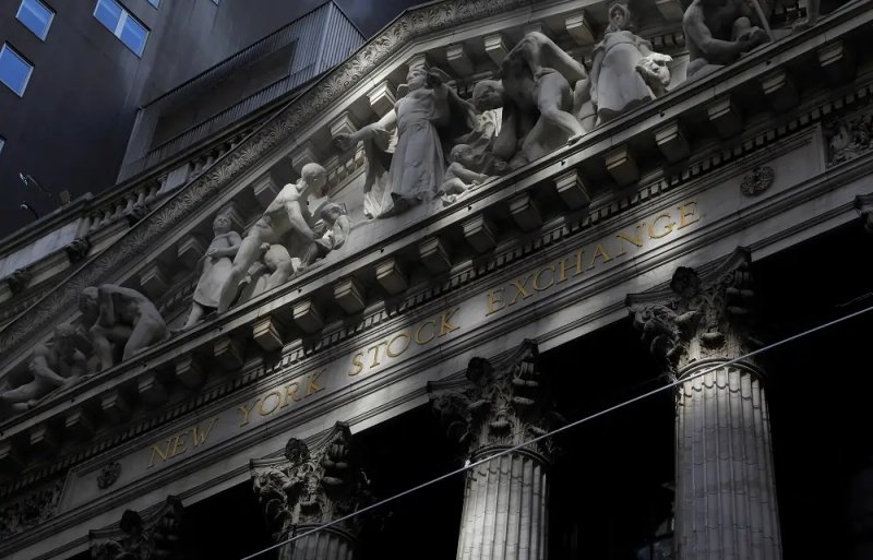 Image for Wall St rallies, Treasury yields steady ahead of holiday weekend