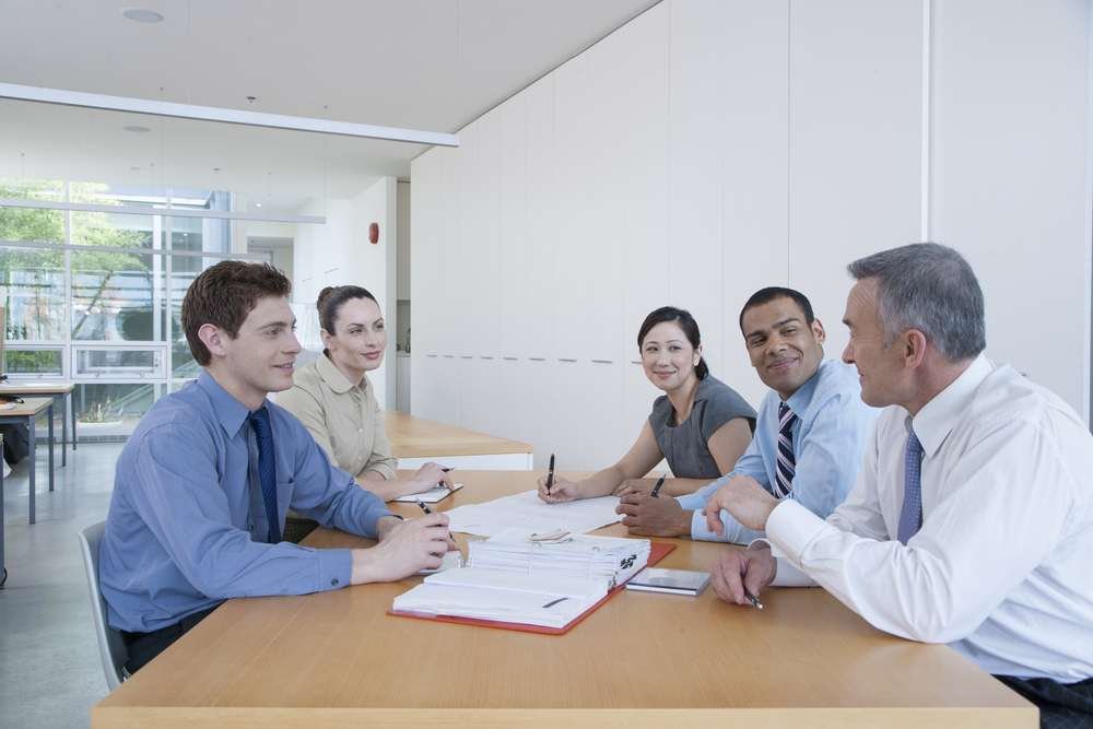 Illustration of IPO decline and alternative funding methods in finance - Global Banking & Finance Review