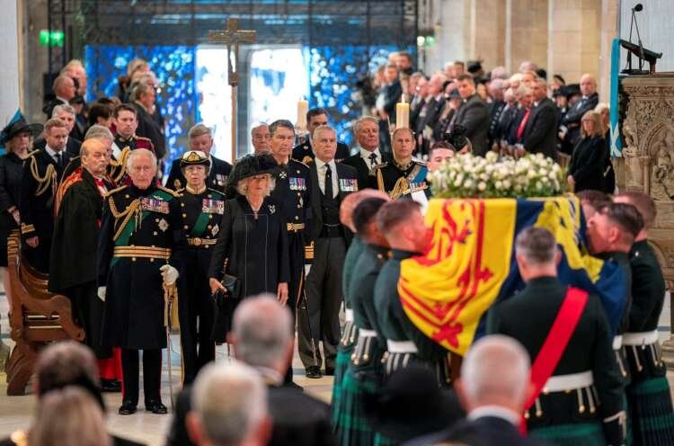 King Charles and siblings hold vigil beside Queen Elizabeth's coffin - Global Banking & Finance Review
