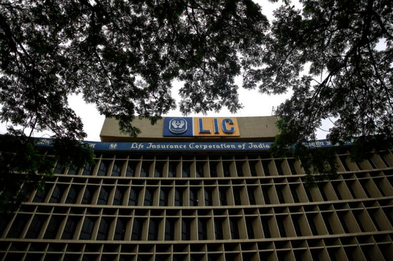 Image for India may let foreign investors buy up to 20% in LIC IPO- source