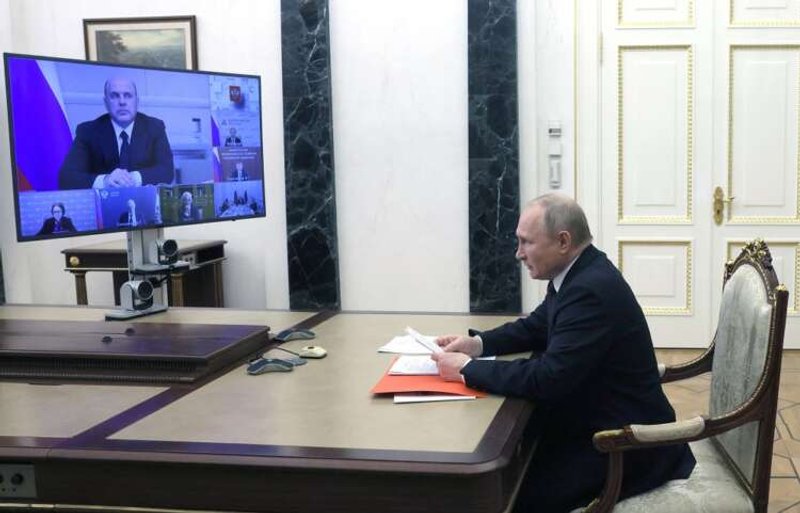 Image for Putin says large Russian grain harvest to support higher exports