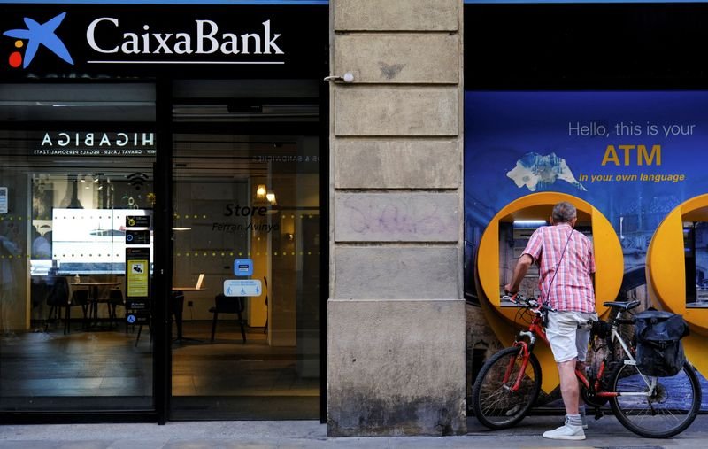 Image for Spain's Caixabank unveils 500-million-euro share buyback after Q4 rate impact