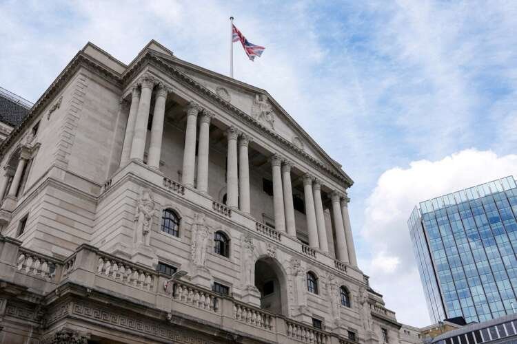 Bank of England building, reflecting on regulation changes for foreign bank branches - Global Banking & Finance Review