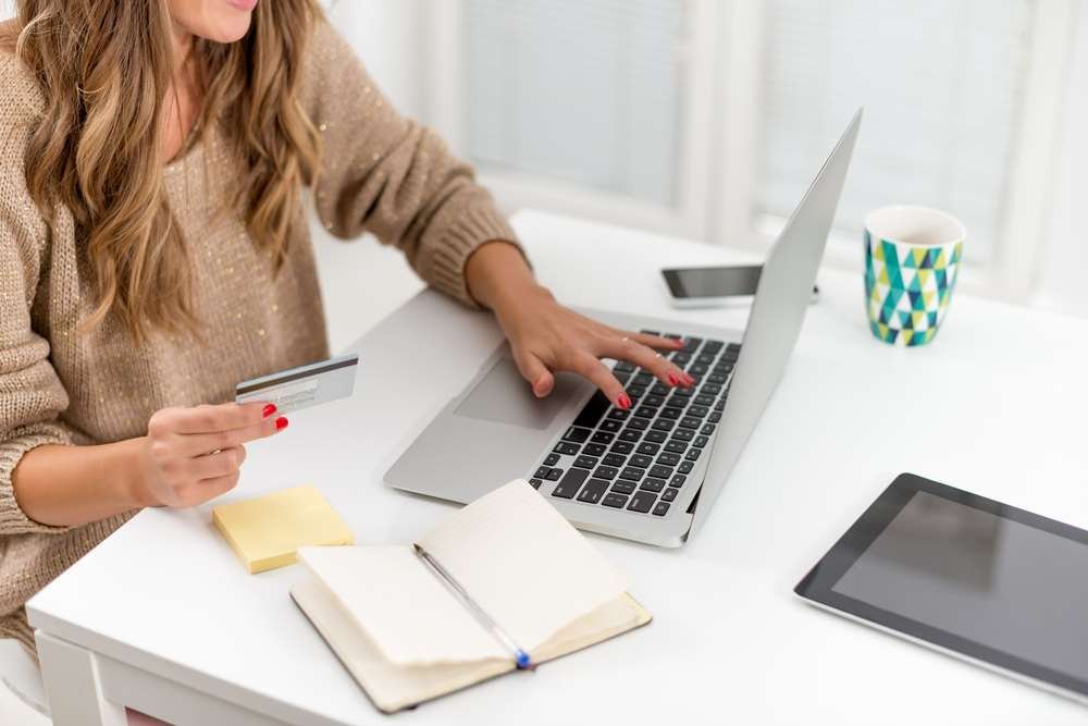 Illustration of banking transactions highlighting Confirmation of Payee delays - Global Banking & Finance Review