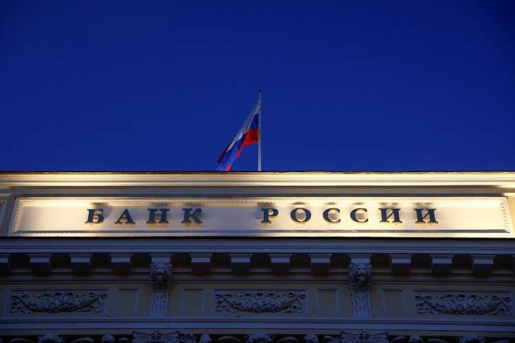 Russian state flag above Central Bank headquarters, symbolizing VTB and Otkritie merger - Global Banking & Finance Review