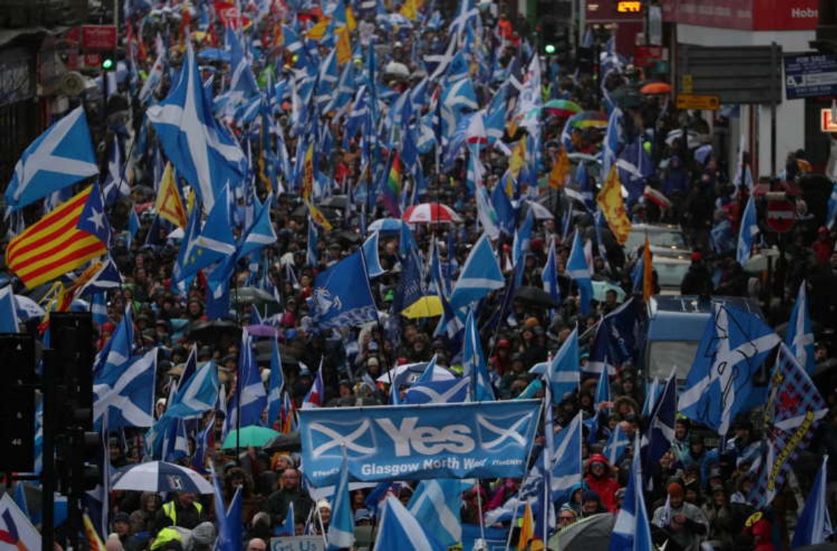 Demonstrators in Glasgow advocating for Scottish independence amid Brexit impacts - Global Banking & Finance Review