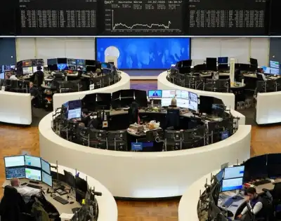 Image for STOXX 600 hits record high on robust earnings, focus on talk of Ukraine peace plan