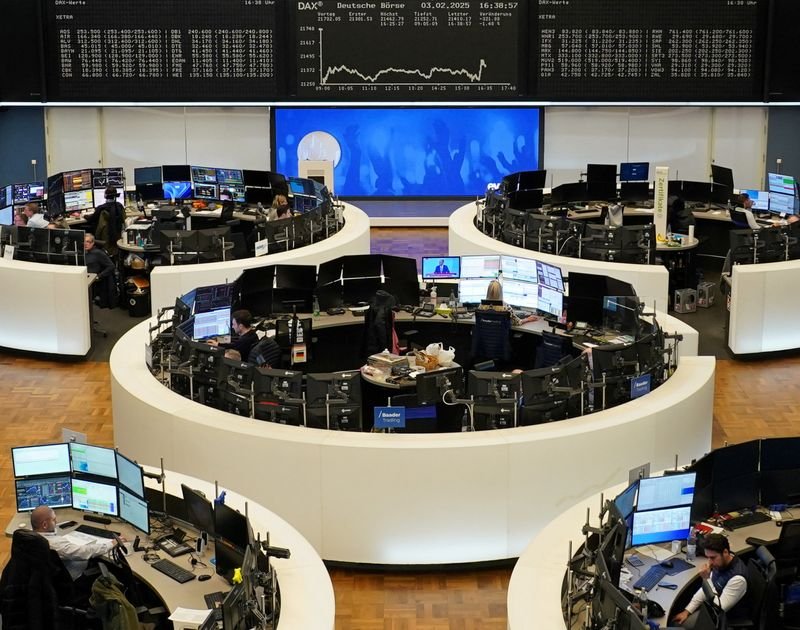 Image for STOXX 600 hits record high on robust earnings, focus on talk of Ukraine peace plan