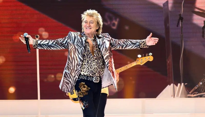 Image for Rod Stewart to play legends slot at Glastonbury next year