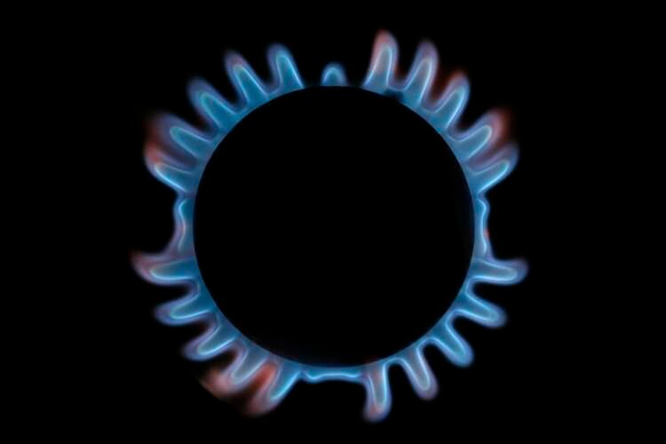 Gas hob illustrating rising energy costs amid UK's financial struggles - Global Banking & Finance Review