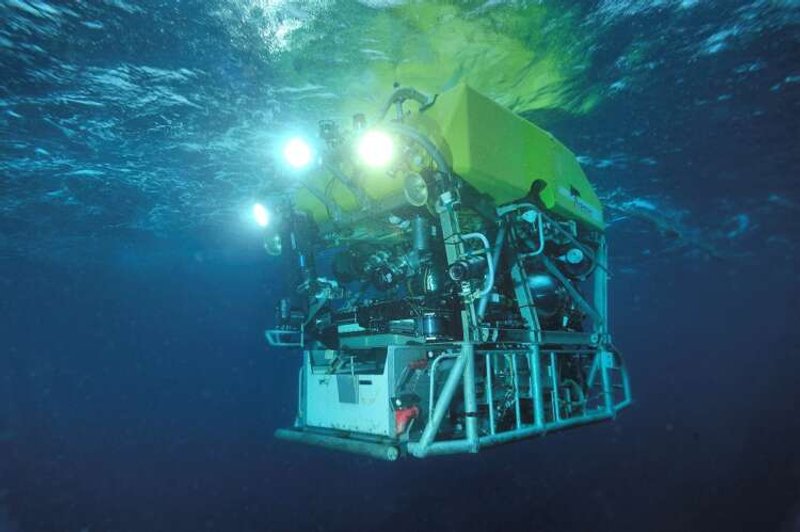 Image for French send deep diving robot to help Titanic sub search