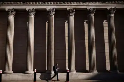 Image for Bank of England set to keep stimulus pumping despite inflation rebound