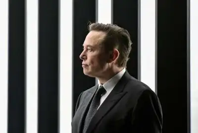 Image for Elon Musk drops plans to join Twitter board, deletes weekend tweets