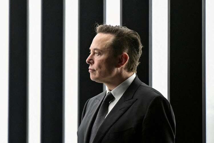 Image for Elon Musk drops plans to join Twitter board, deletes weekend tweets