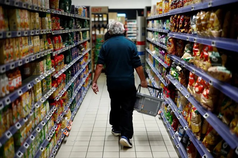 Image for French consumer morale hits 5-month low as political crisis looms