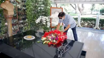 Image for After Philippines election triumph, Marcos visits dictator father’s grave