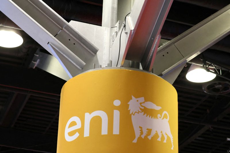 Image for Italy cuts Eni stake, raises 1.4 billion euros