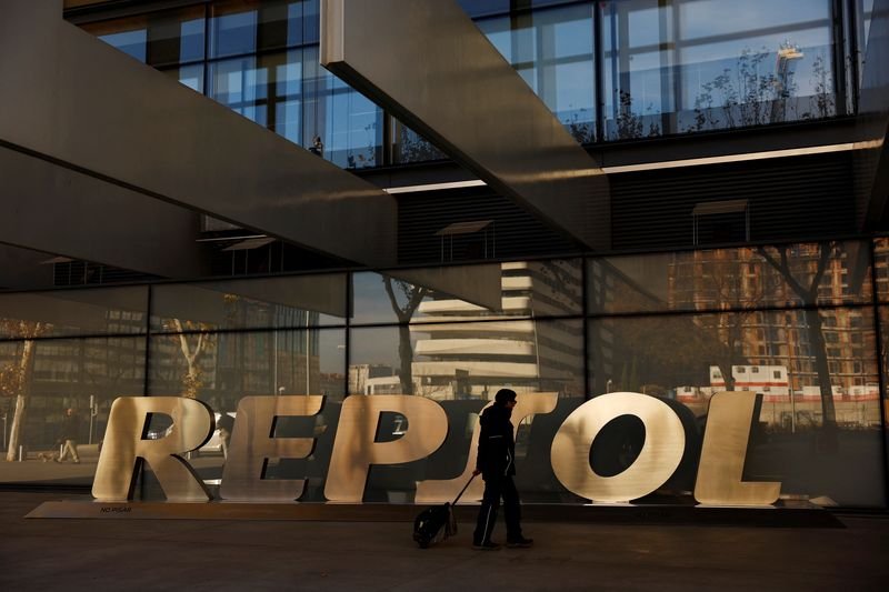Repsol's green hydrogen production target reduction announcement - Global Banking & Finance Review