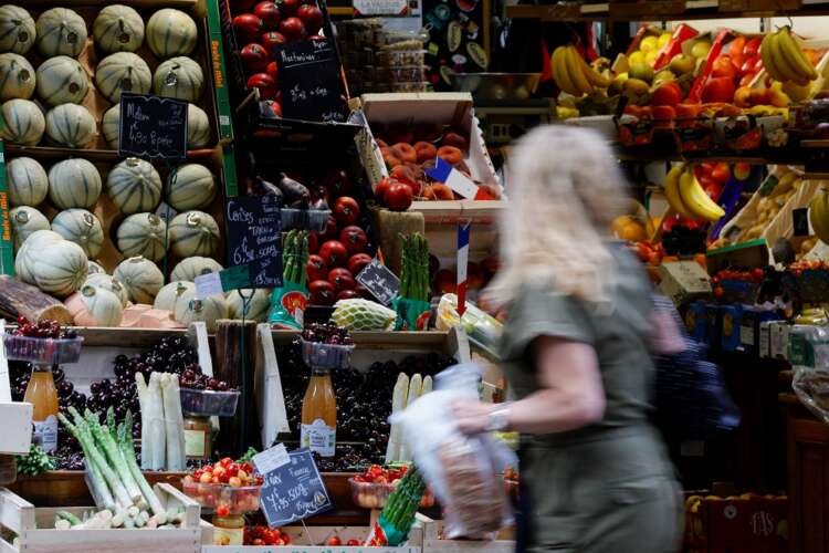 Woman shopping for fresh produce in Paris amidst rising French inflation - Global Banking & Finance Review