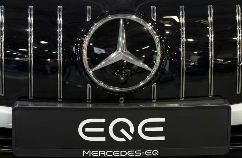 Image for Mercedes to launch vehicle-charging network, starting in North America