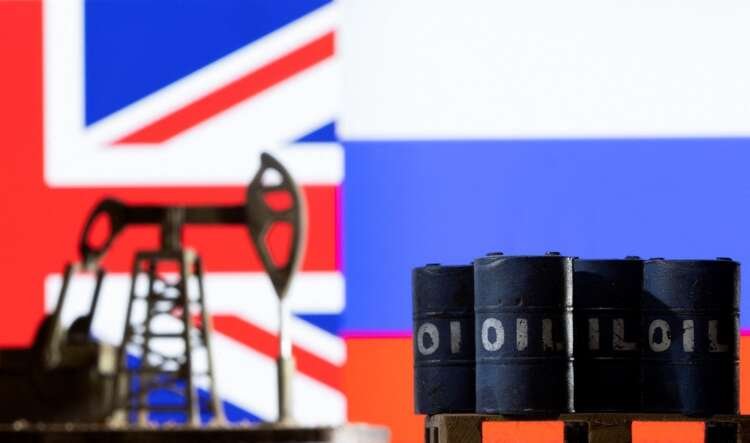 Oil pump jack and barrels reflect UK and Russia flags, symbolizing UK's phase-out of Russian oil imports - Global Banking & Finance Review
