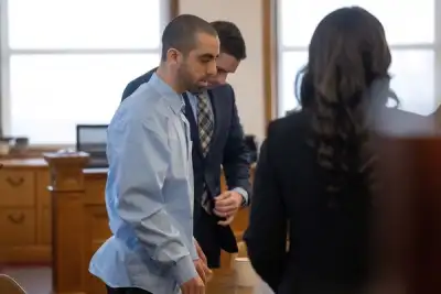 Image for Novelist Salman Rushdie faces his accused stabber in New York courtroom