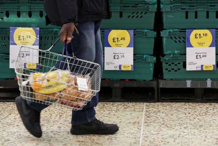 Image for UK economy stumbles as consumers, firms brace for downturn
