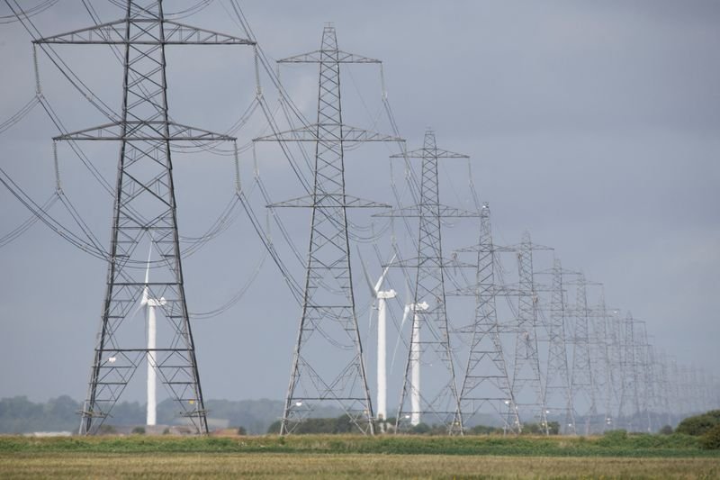 Image for Britain, France to explore electric interconnection of about 1 GW