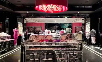 Image for Moscow mall opens for Russian business after big brand exodus