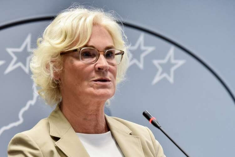 German Defence Minister Christine Lambrecht announces military aid to Ukraine - Global Banking & Finance Review