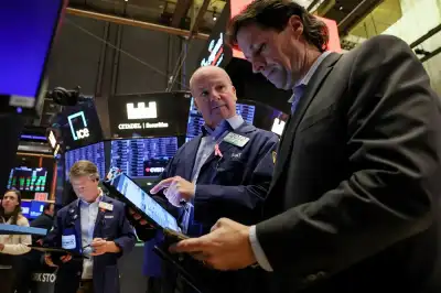 Image for Wall St advances, Treasury yields climb as robust data boosts soft landing bets