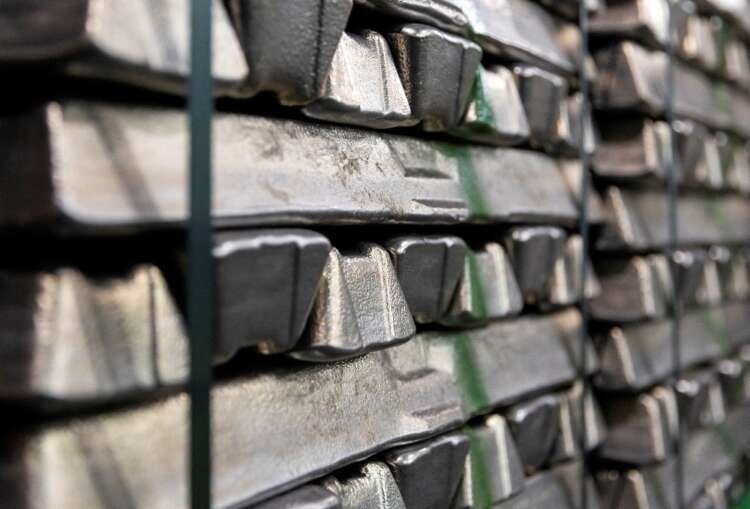 Illustration of aluminium blocks representing Russian metal imports - Global Banking & Finance Review