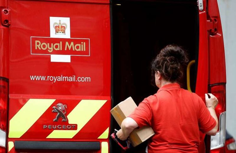 Image for Royal Mail warns of thousands of job cuts as it slides into red